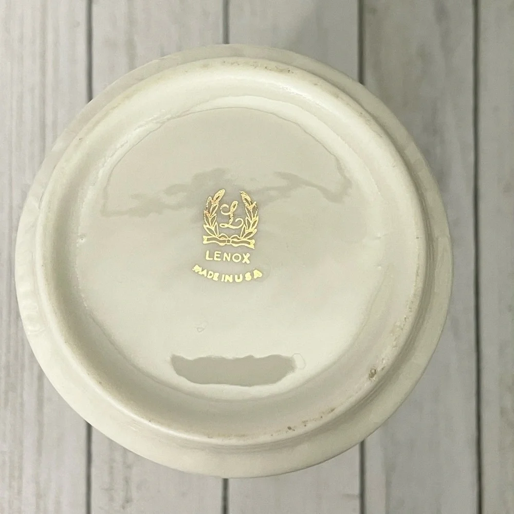 Lenox vase cream